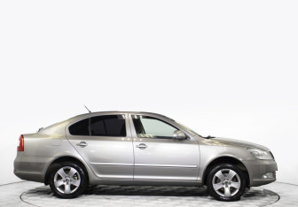Подержанный автомобиль Skoda Octavia Liftback 2009 года (4 фото)