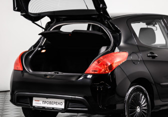 Подержанный автомобиль Peugeot 308 Hatchback 2012 года (15 фото)