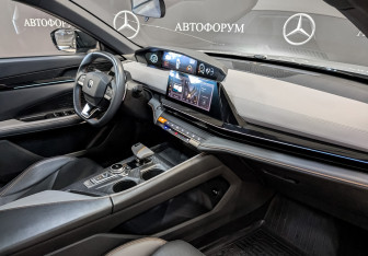 Подержанный автомобиль Changan UNI-V 2023 года (13 фото)