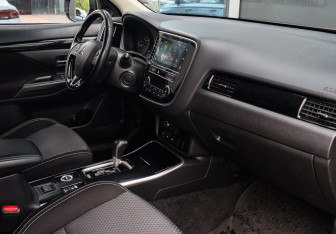 Подержанный автомобиль Mitsubishi Outlander 2019 года (7 фото)