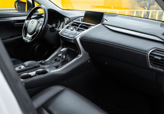 Подержанный автомобиль Lexus NX 2017 года (5 фото)