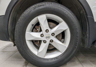 Подержанный автомобиль Nissan Qashqai 2012 года (16 фото)