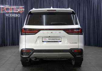 Подержанный автомобиль Lexus LX 2022 года (6 фото)