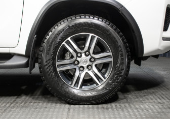 Подержанный автомобиль Toyota Fortuner 2021 года (24 фото)