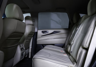 Подержанный автомобиль Infiniti QX60 2017 года (12 фото)