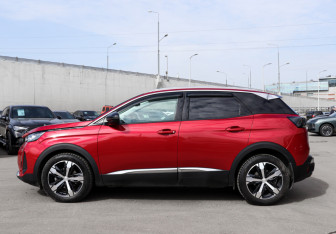Подержанный автомобиль Peugeot 3008 2022 года (8 фото)