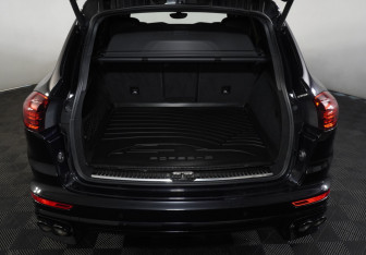 Подержанный автомобиль Porsche Cayenne 2016 года (9 фото)
