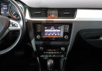 Подержанный автомобиль Skoda Rapid Liftback 2016 года (9 фото)