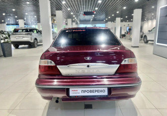 Подержанный автомобиль Daewoo Nexia Sedan 2007 года (5 фото)