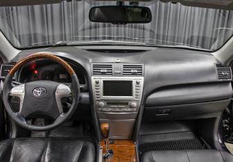 Подержанный автомобиль Toyota Camry Sedan 2009 года (14 фото)