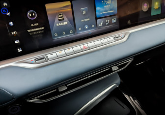 Подержанный автомобиль Voyah Free 2022 года (29 фото)