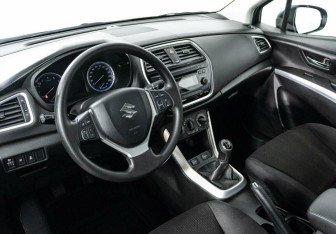 Подержанный автомобиль Suzuki SX4 Hatchback 2019 года (7 фото)