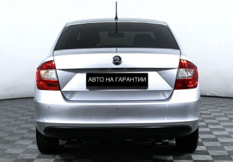 Подержанный автомобиль Skoda Rapid Liftback 2015 года (4 фото)