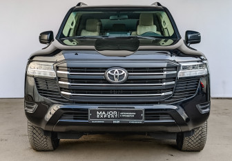 Подержанный автомобиль Toyota Land Cruiser Suv 2022 года (2 фото)