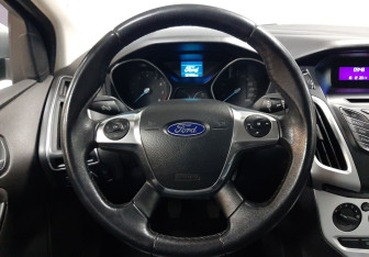 Подержанный автомобиль Ford Focus Sedan 2011 года (17 фото)