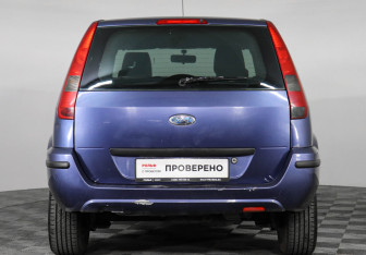 Подержанный автомобиль Ford Fusion 2005 года (6 фото)