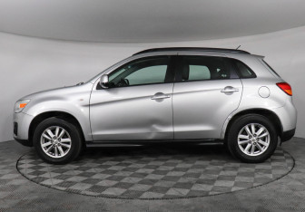 Подержанный автомобиль Mitsubishi ASX 2012 года (8 фото)