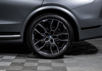 Подержанный автомобиль BMW X7 2023 года (15 фото)
