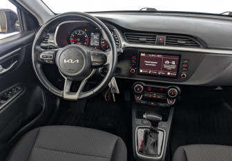 Подержанный автомобиль Kia Rio Hatchback 2022 года (28 фото)