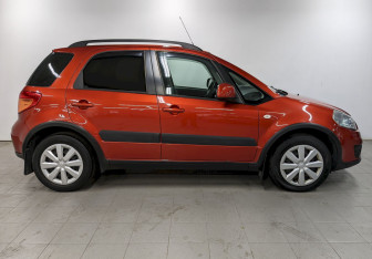 Подержанный автомобиль Suzuki SX4 Hatchback 2013 года (4 фото)