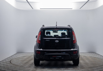 Подержанный автомобиль Kia Soul 2012 года (6 фото)