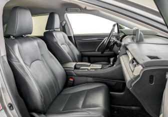 Подержанный автомобиль Lexus RX 2019 года (25 фото)