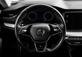 Подержанный автомобиль Skoda Octavia Liftback 2022 года (10 фото)