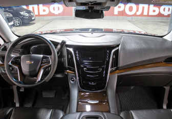 Подержанный автомобиль Cadillac Escalade Suv 2019 года (14 фото)