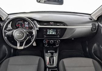 Подержанный автомобиль Kia Rio Hatchback 2021 года (14 фото)