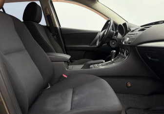 Подержанный автомобиль Mazda 3 Hatchback 2011 года (10 фото)