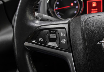 Подержанный автомобиль Opel Astra Hatchback 2012 года (20 фото)