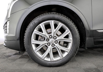 Подержанный автомобиль Cadillac XT5 2020 года (18 фото)