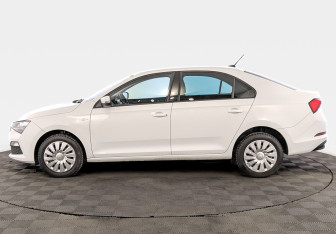Подержанный автомобиль Skoda Rapid Liftback 2022 года (8 фото)