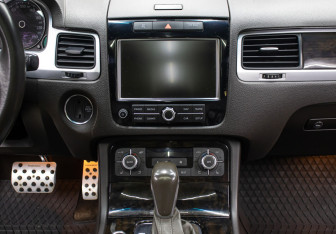 Подержанный автомобиль Volkswagen Touareg 2011 года (15 фото)