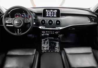 Подержанный автомобиль Kia Stinger 2018 года (8 фото)