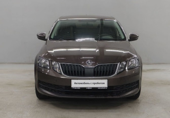 Подержанный автомобиль Skoda Octavia Liftback 2017 года (2 фото)