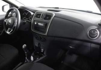 Подержанный автомобиль Renault Sandero 2019 года (6 фото)