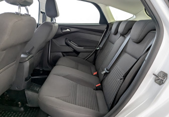Подержанный автомобиль Ford Focus Hatchback 2016 года (12 фото)