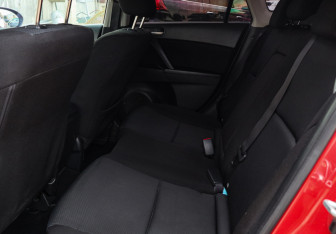 Подержанный автомобиль Mazda 3 Hatchback 2010 года (8 фото)