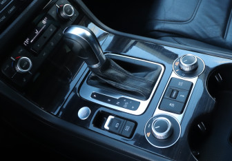 Подержанный автомобиль Volkswagen Touareg 2016 года (15 фото)