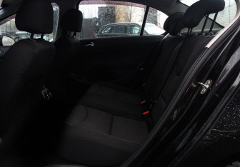 Подержанный автомобиль Peugeot 408 2014 года (10 фото)