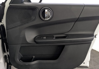 Подержанный автомобиль MINI Countryman 2018 года (25 фото)