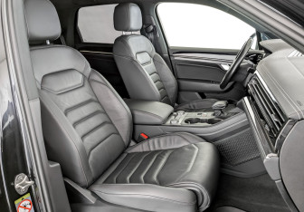 Подержанный автомобиль Volkswagen Touareg 2020 года (24 фото)