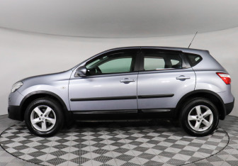 Подержанный автомобиль Nissan Qashqai 2012 года (8 фото)