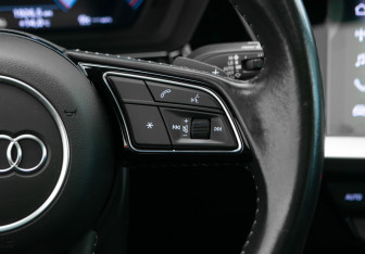 Подержанный автомобиль Audi A3 Hatchback 2021 года (16 фото)