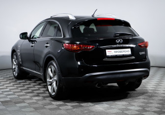 Подержанный автомобиль Infiniti QX70 2015 года (7 фото)