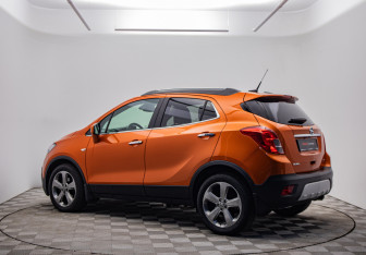 Подержанный автомобиль Opel Mokka 2013 года (7 фото)