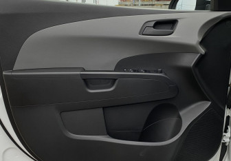 Подержанный автомобиль Chevrolet Aveo Hatchback 2014 года (11 фото)