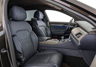 Подержанный автомобиль Genesis G90 2019 года (24 фото)