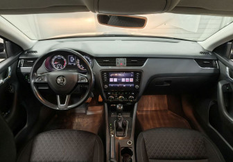 Подержанный автомобиль Skoda Octavia Liftback 2018 года (11 фото)